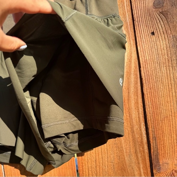Lululemon Squad Goals Shorts in olive - Picture 5 of 8